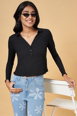 black textured casual full sleeves collared neck women slim fit  top