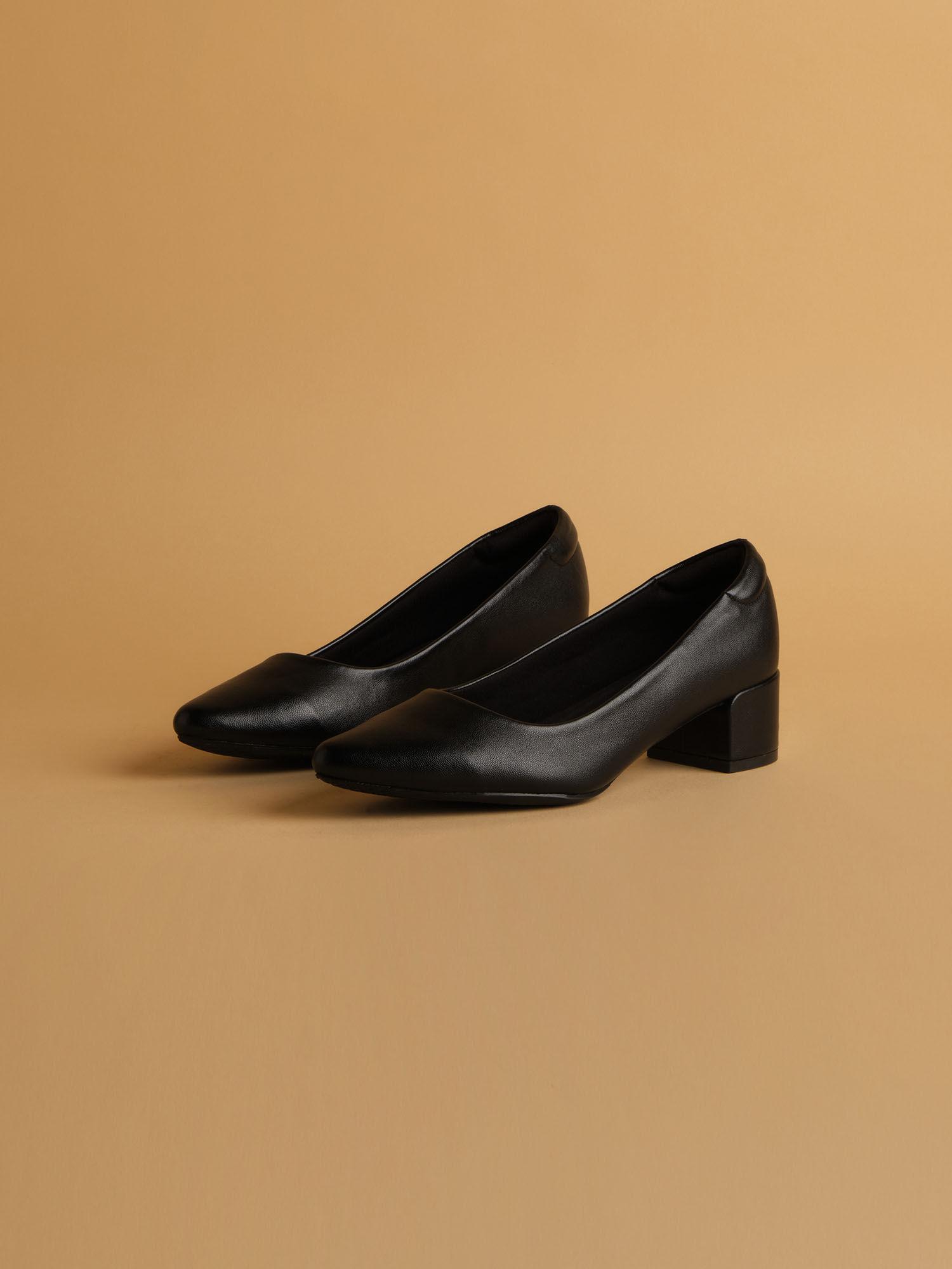 blake solid pumps black