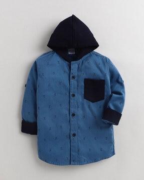 block print hooded shirt with patch pocket