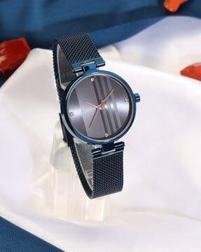 blue dial analogue fashion watch with mesh strap for women