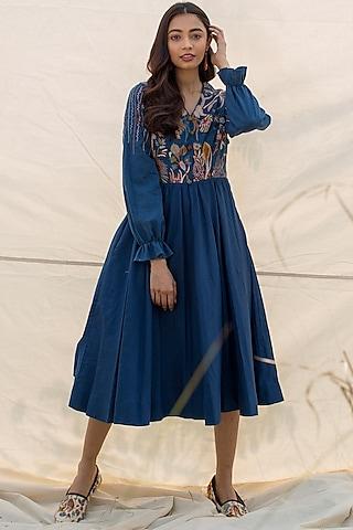 blue gathered dress with thread embroidery