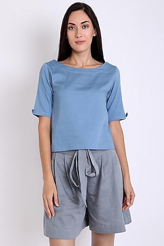 blue organically dyed top with short sleeves