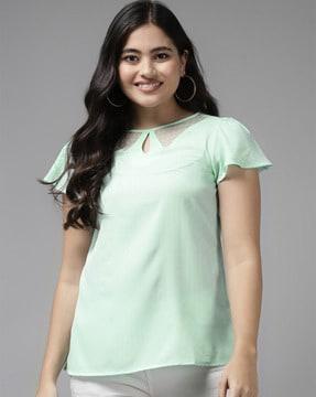 boat-neck top with short sleeves
