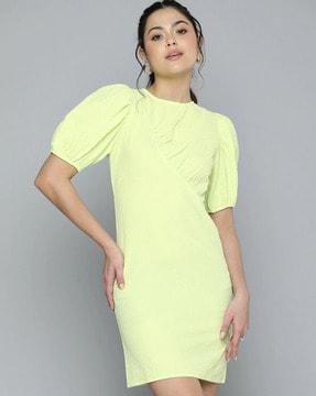 boat-neck shift dress with puffed sleeves