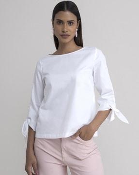 boat-neck top with knotted sleeve hem