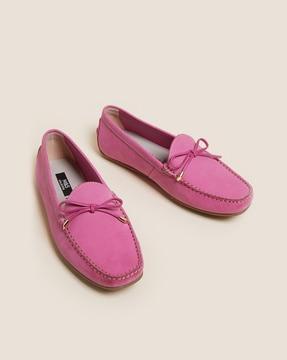 boat shoes with bow accent