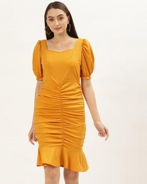 bodycon dress with puffed-sleeves