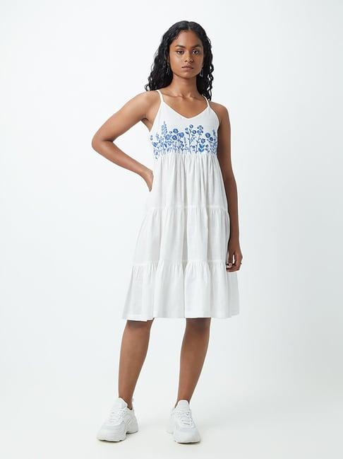 bombay paisley by westside white floral-printed tiered dress