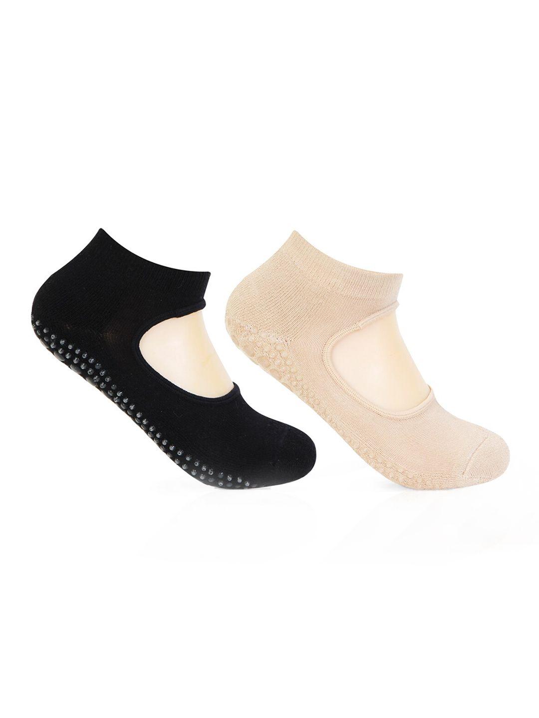 bonjour women pack of 2 assorted anti-skid ankle-length socks