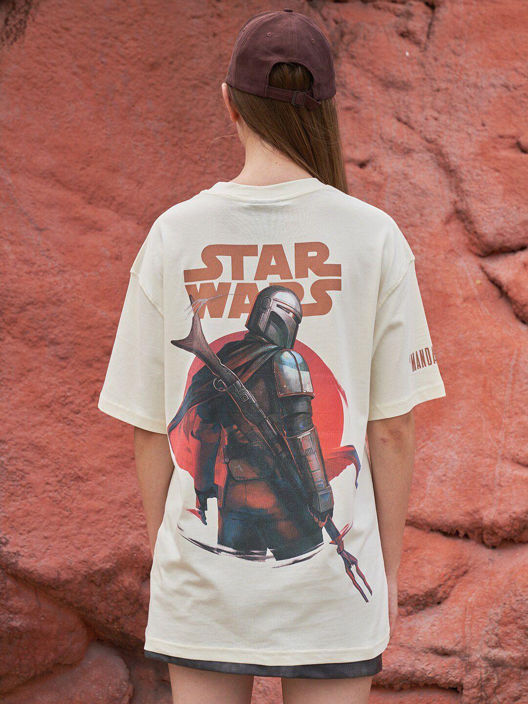 bonkers corner cream-coloured star wars printed drop-shoulder cotton oversized t-shirt