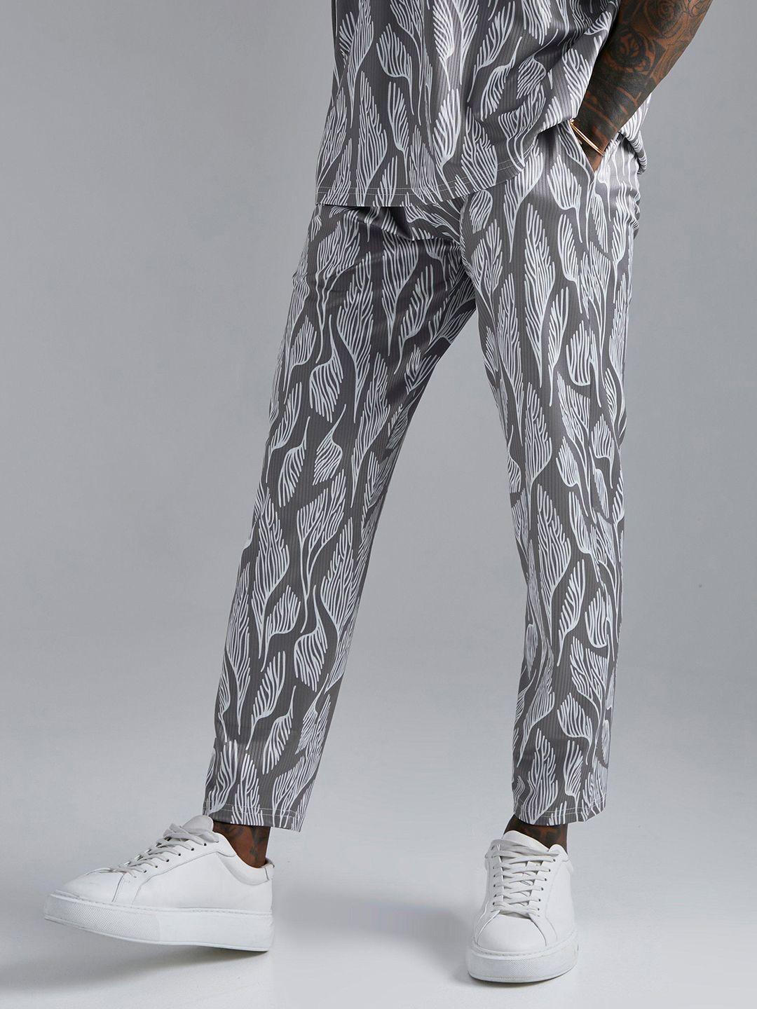 boohooman printed tapered fit trousers