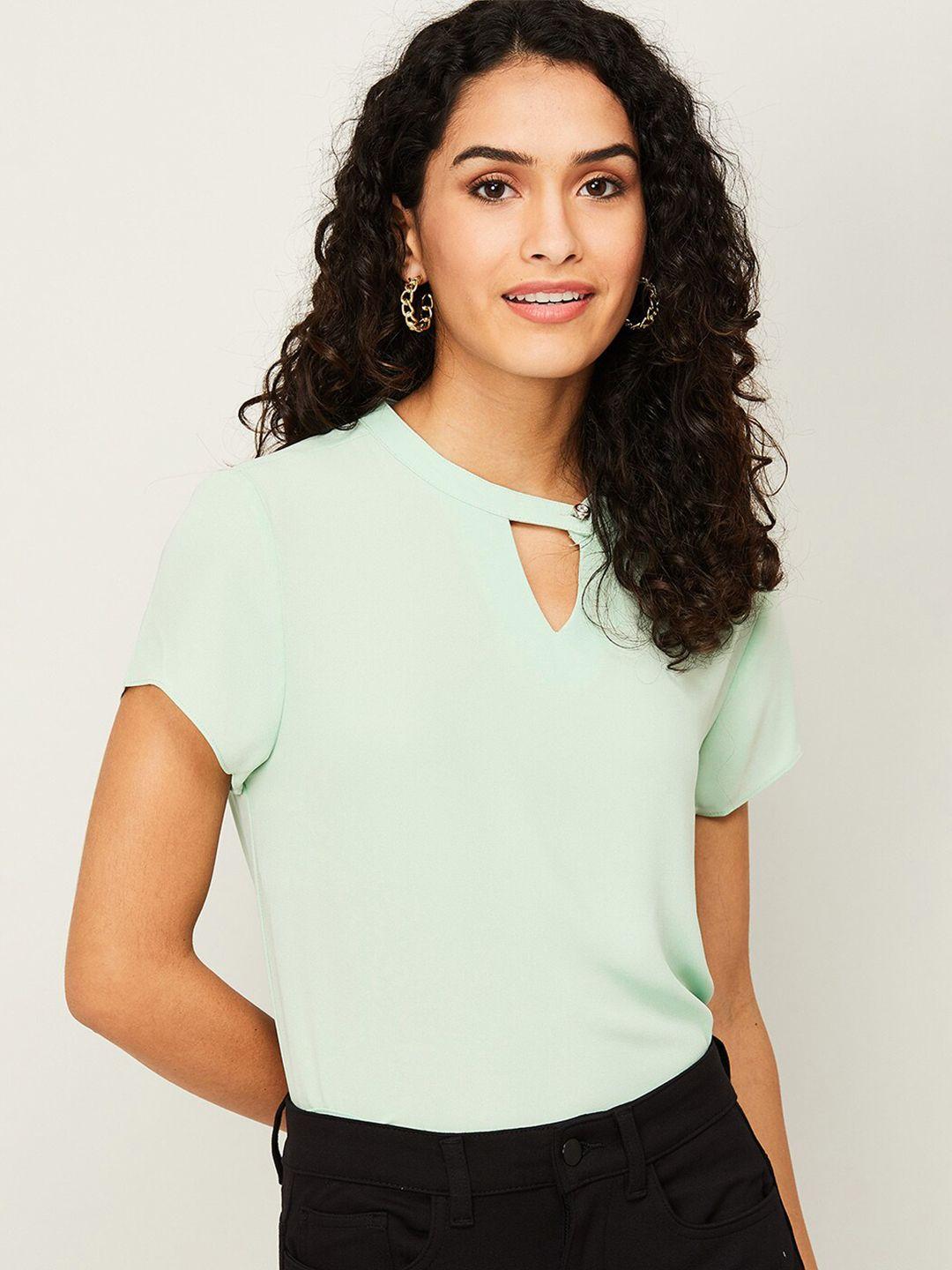 bossini women green solid keyhole neck top