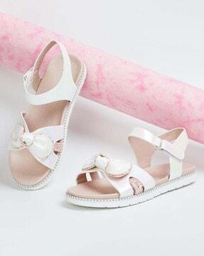bow front flat sandals with velcro-fastening
