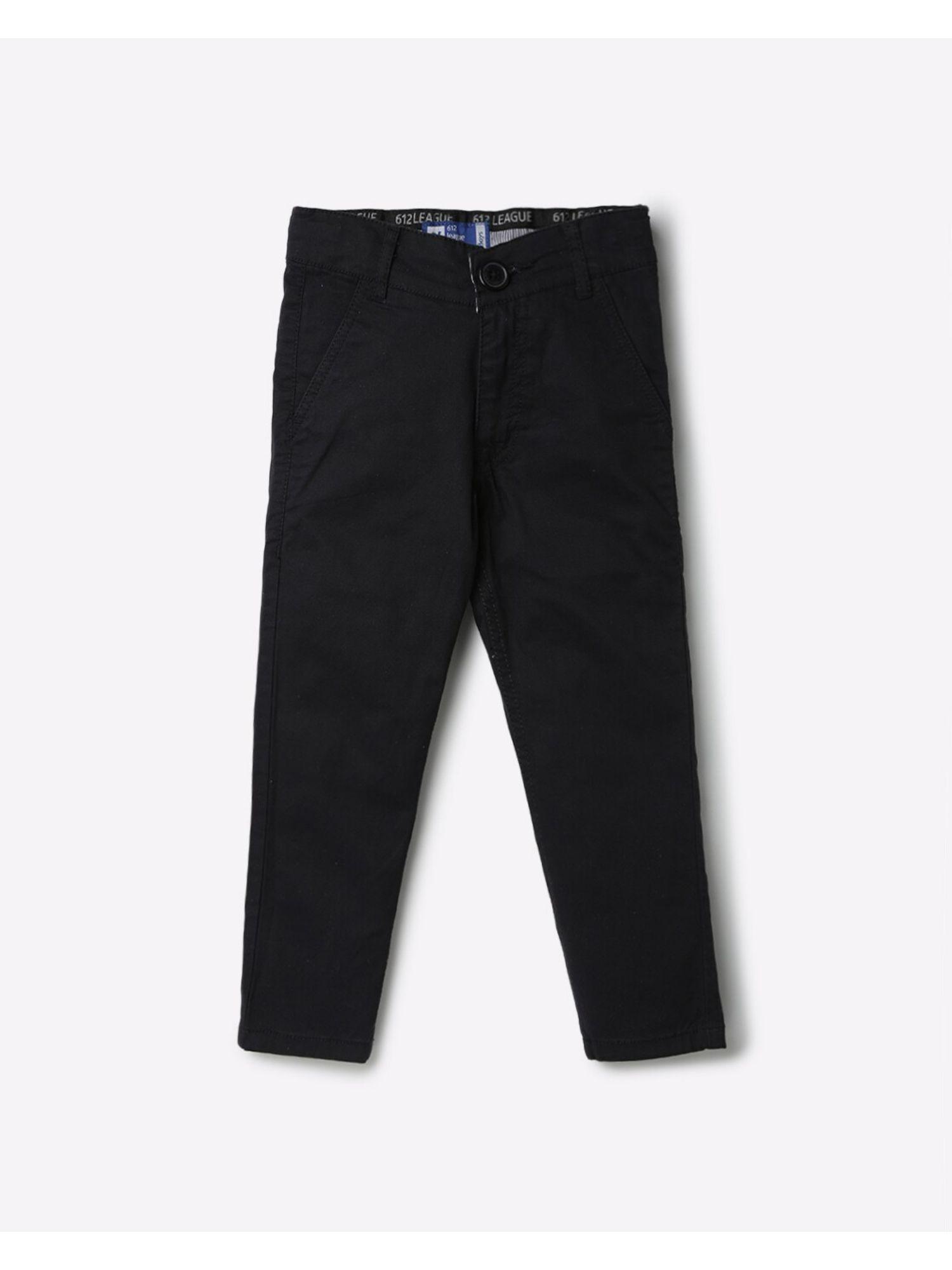 boy's pants in black color