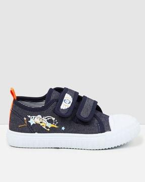 boys low-top canvas shoes with velcro fastening