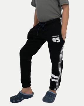 boys typographic print relaxed fit flat-front jogger pants with insert pockets