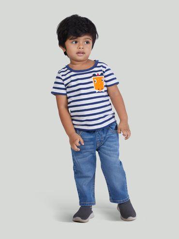 boys white striped t-shirt with embroidered patch and denim jeans (set of 2)