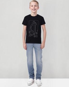 boys embellished regular fit round-neck t-shirt