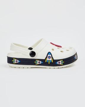 boys perforated slingback clogs