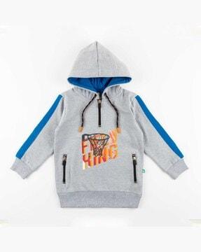 boys typographic print regular fit hoodie with full sleeves