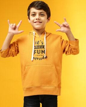 boys typographic print regular fit hoodie with kangaroo pocket