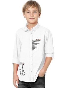 boys typographic print regular fit shirt with spread collar