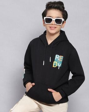 boys typographic print reguler fit hoodie