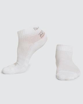 brand print ankle-length socks