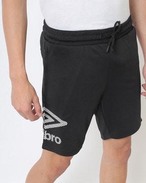 brand print shorts with drawstring fastening