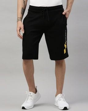 brand print shorts with elasticated drawstring waist