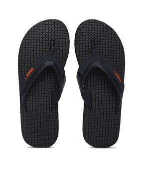 brand print thong-strap sandals