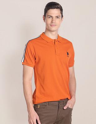 brand taped solid polo shirt