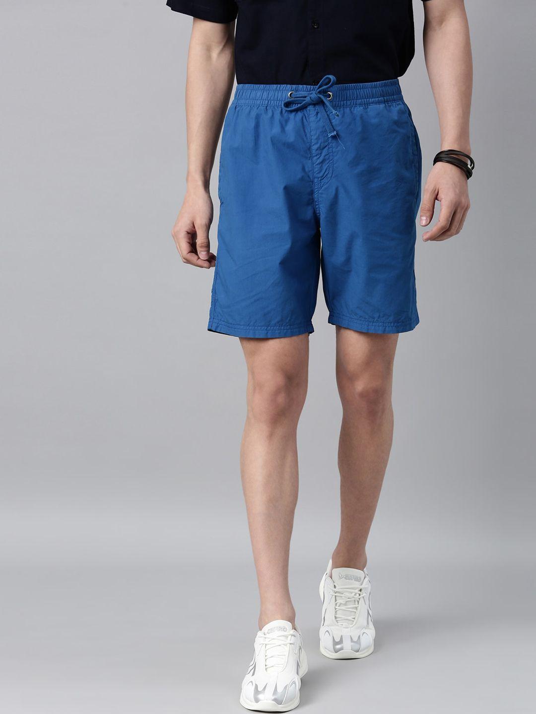 breakbounce men blue printed slim fit low-rise shorts