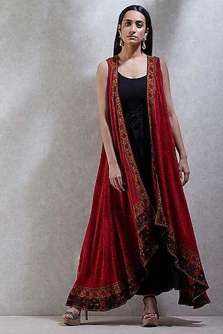 brick red sleeveless cape with black inner & palazzo pants