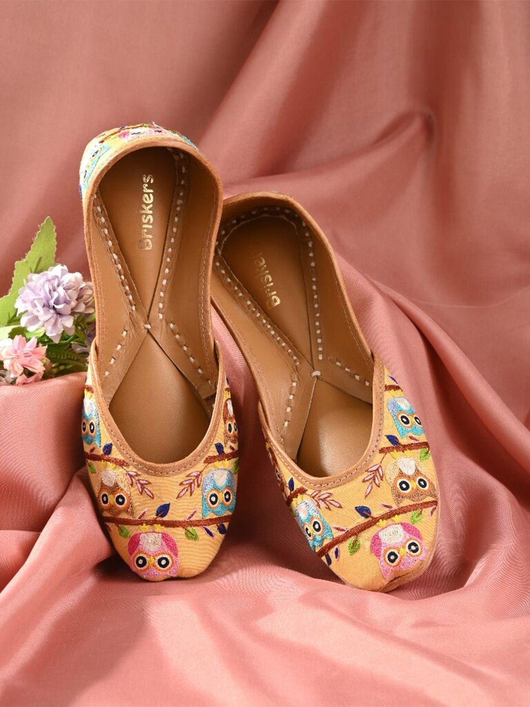 briskers embroidered round toe mojaris