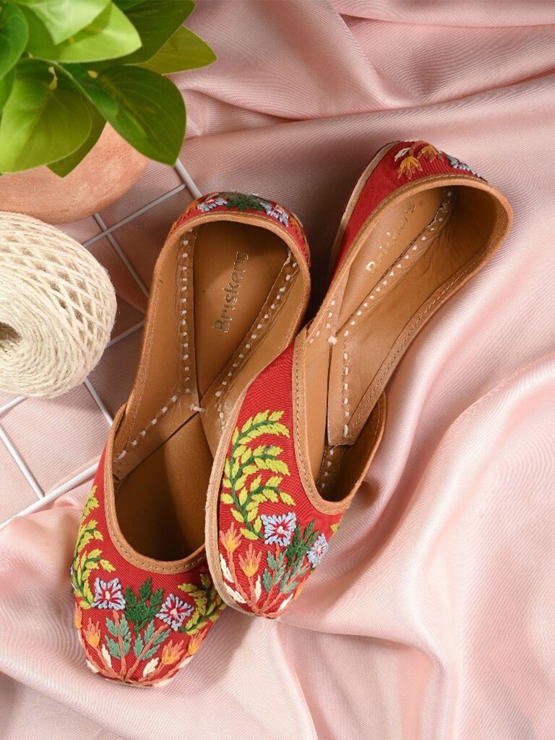 briskers embroidered round toe mojaris