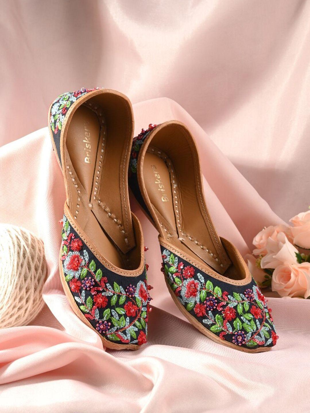 briskers embroidered round toe mojaris