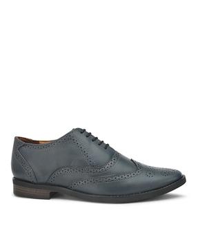 brogues with lace fastening