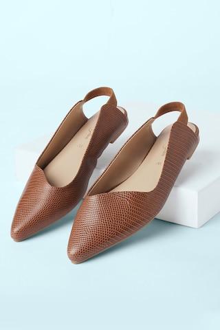 brown textured upper casual women flat shoes