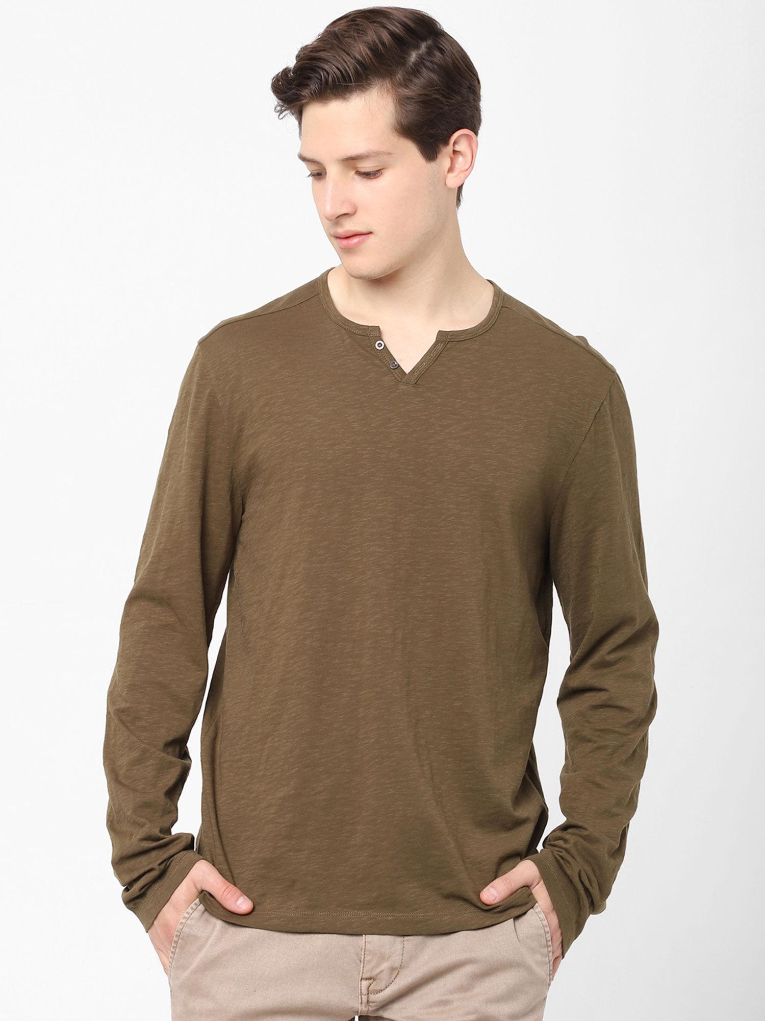 brown t-shirt