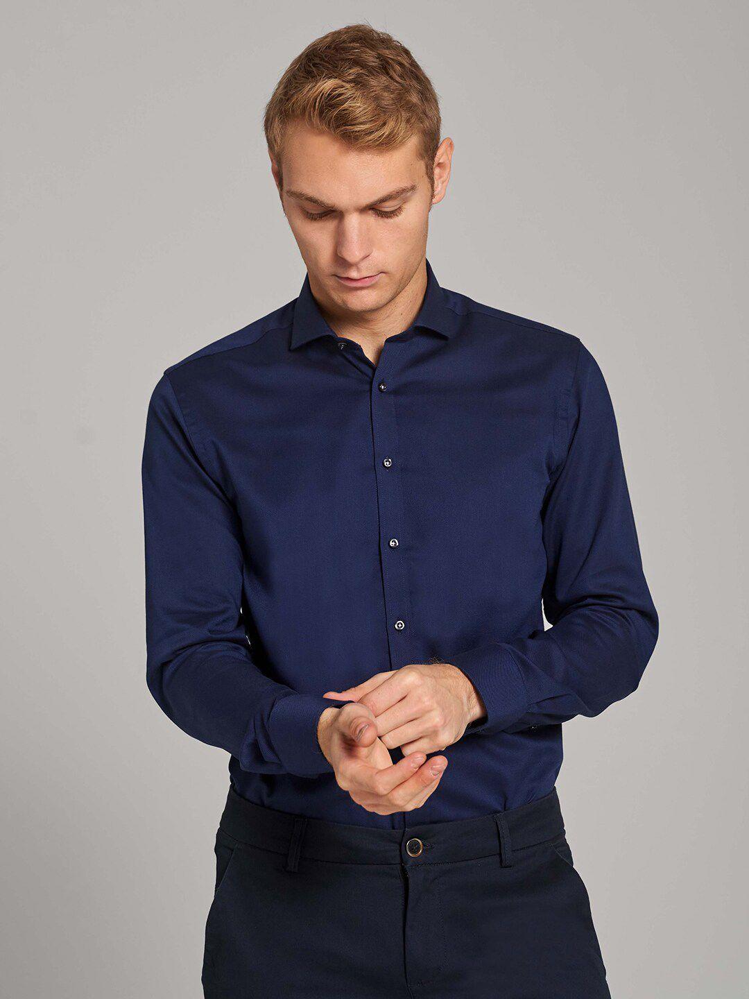 bruun & stengade men navy blue slim fit pure cotton casual shirt