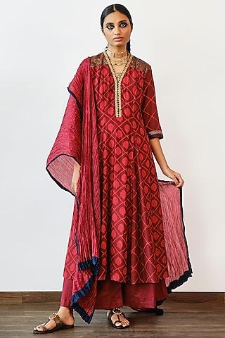 burgundy hand embroidered kurta set
