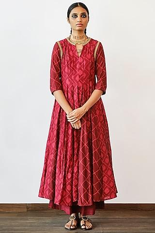 burgundy thread hand embroidered kurta set