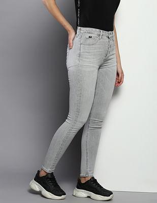 button-closure-recycled-cotton-bleached-jeans