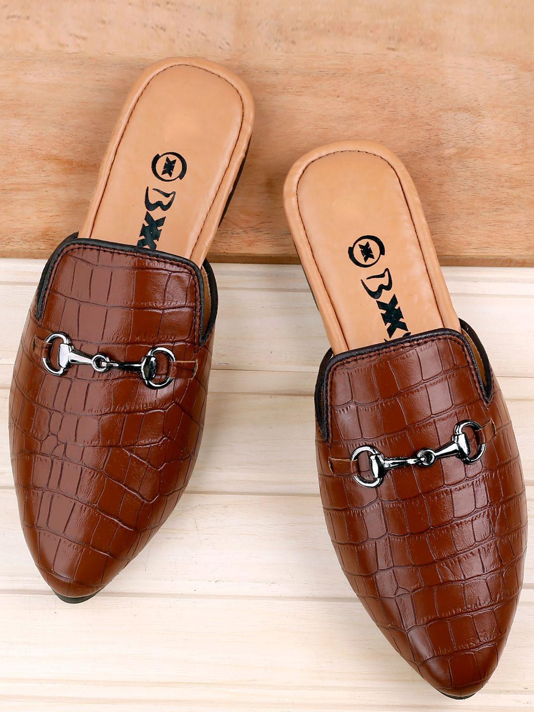 bxxy men textured buckled mules