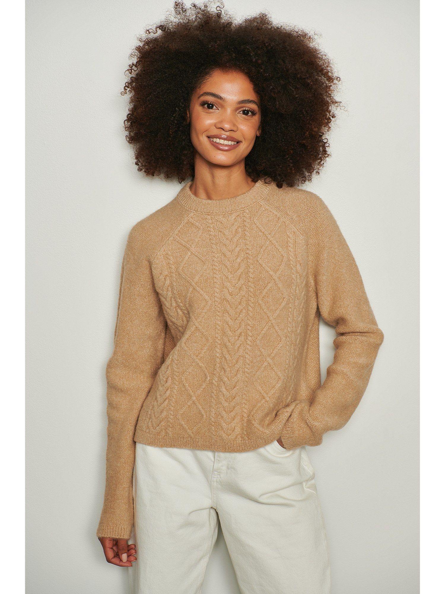 cable knitted round neck sweater beige