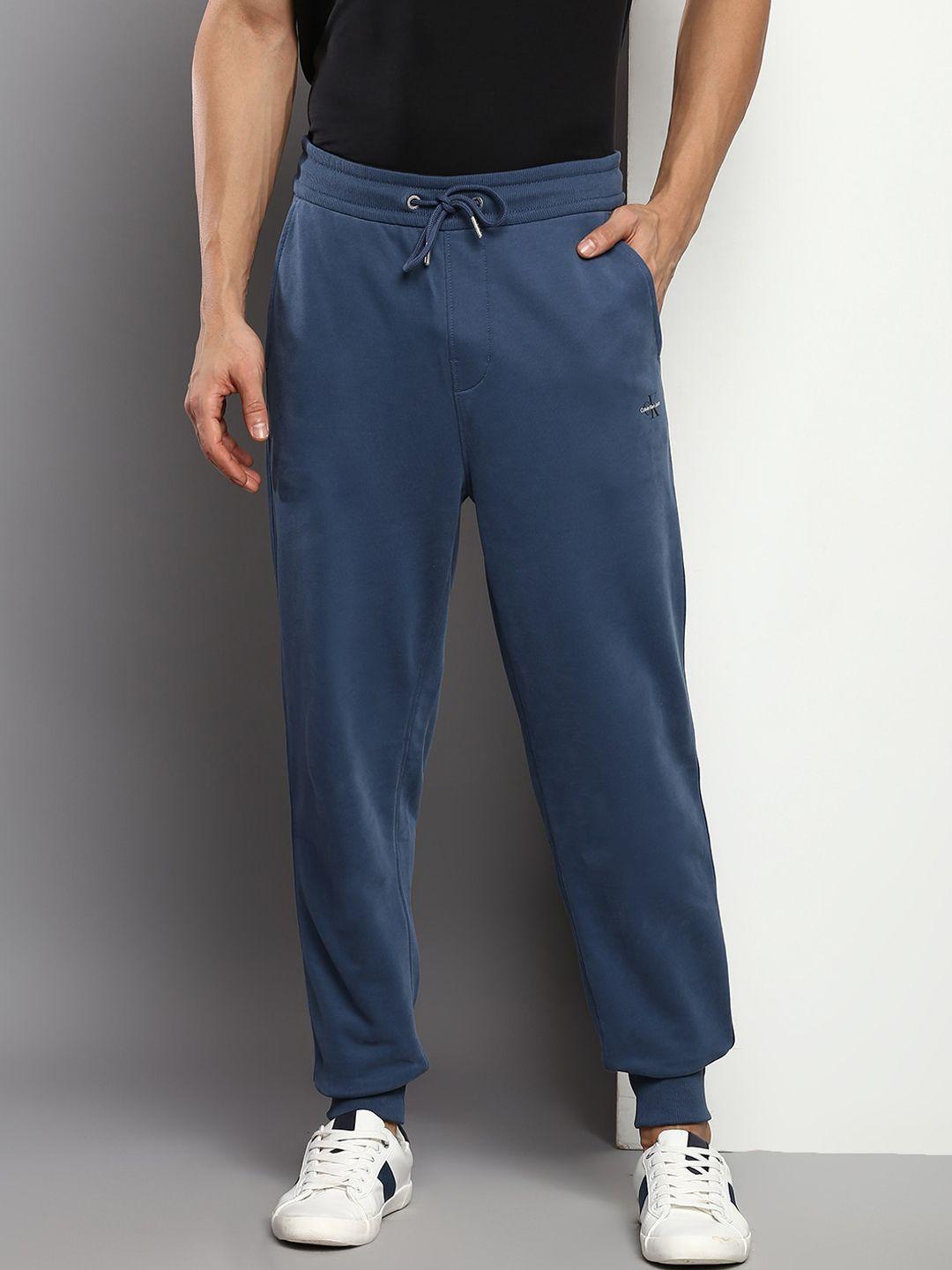 calvin klein jeans men mid-rise cotton joggers