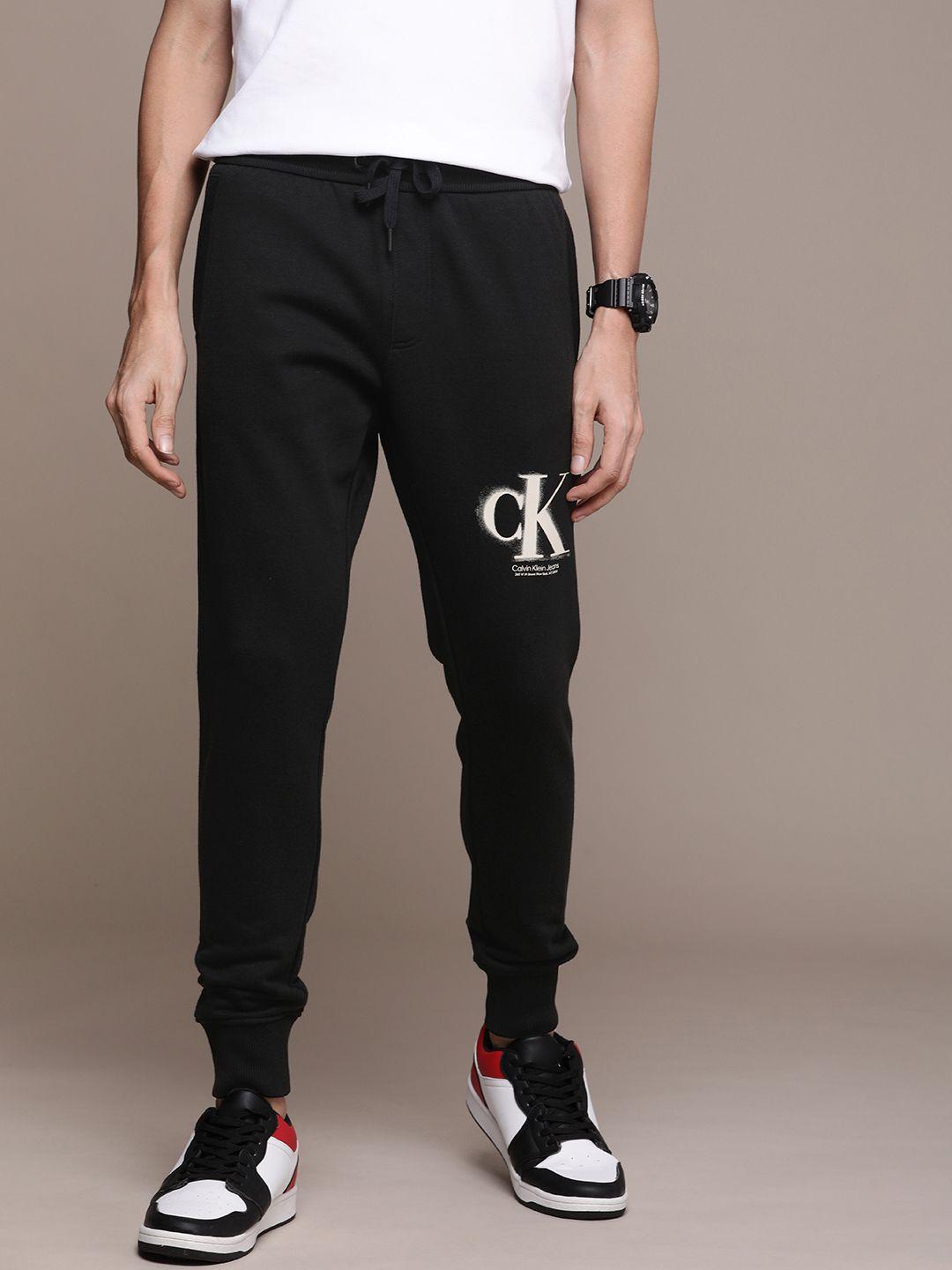 calvin klein jeans men mid-rise joggers with typography printed detail