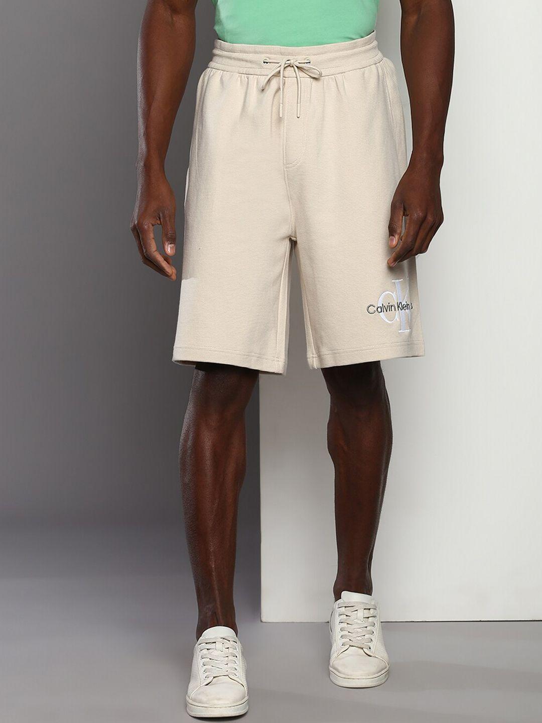 calvin klein jeans men mid-rise regular fit shorts