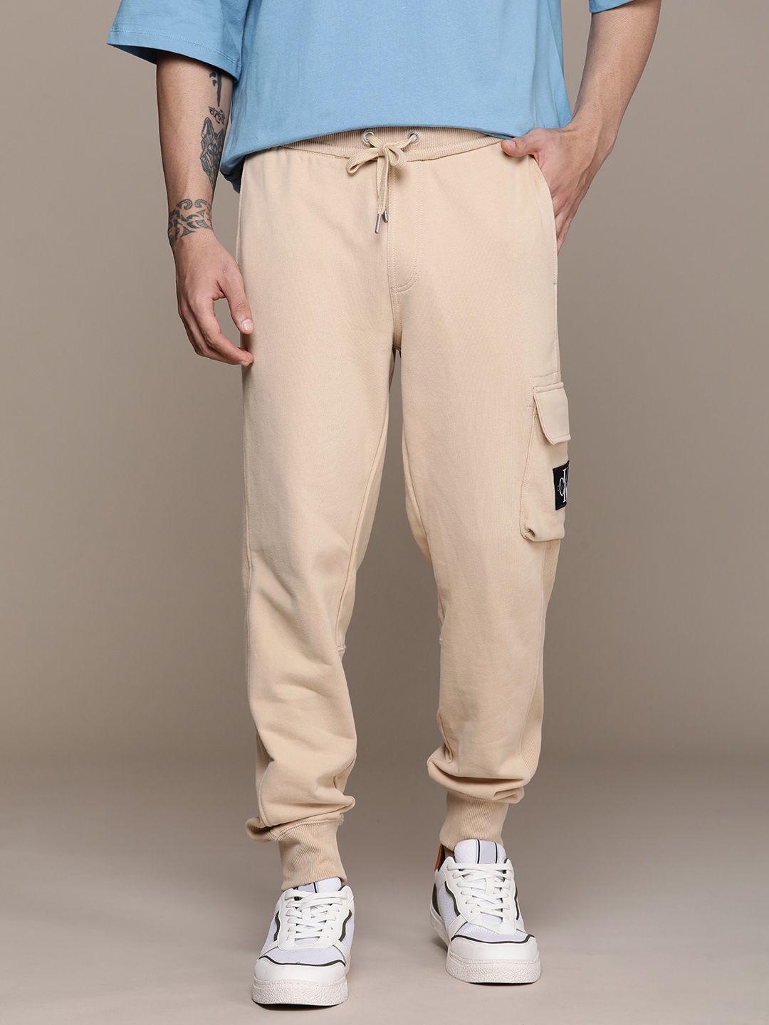 calvin klein jeans men pure cotton mid-rise joggers